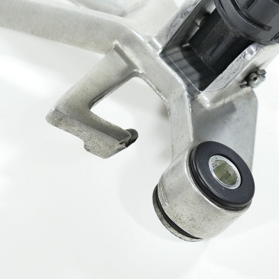 Honda (Original OE) - HONDA CBR125 CBR125R JC34 Fußrastenanlage hinten rechts Sozius Fußraste - Bild 4 von 5