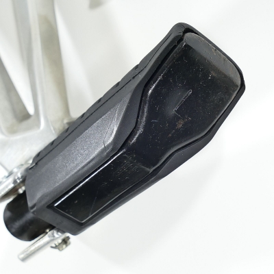 Honda (Original OE) - HONDA CBR125 CBR125R JC34 Fußrastenanlage hinten links Sozius Fußraste - Bild 3 von 5