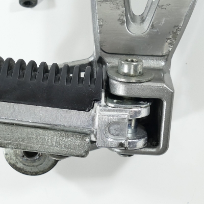 Suzuki (Original OE) - SUZUKI GSF1200 GSF1200S WVA9 Fußrastenanlage hinten rechts Soziusfußraste - Bild 2 von 6