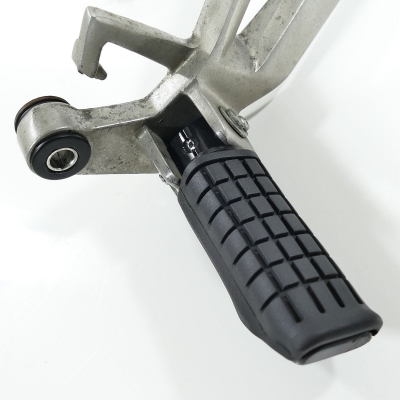 Honda (Original OE) - HONDA CBR125 CBR125R JC39 Fußraste hinten rechts Fußrastenanlage nur 6417km - Bild 3 von 6