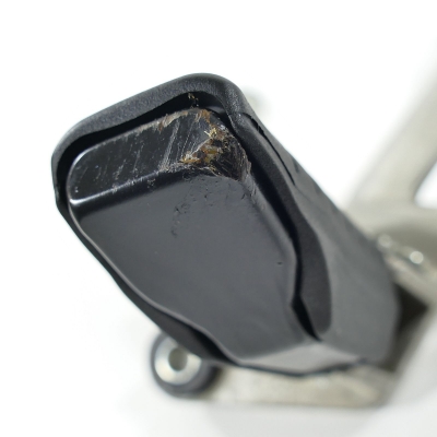 Honda (Original OE) - HONDA CBR125 CBR125R JC39 Fußraste hinten rechts Fußrastenanlage nur 6417km - Bild 5 von 6