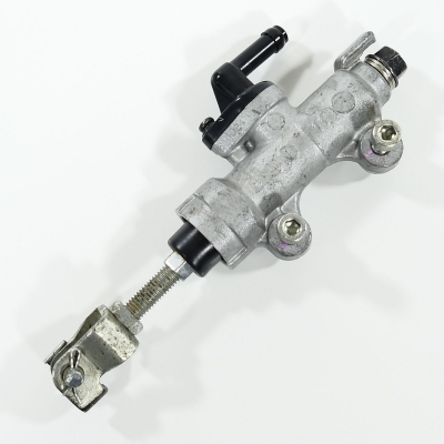 HONDA CBR125 CBR125R JC39 Bremspumpe hinten Fußbremspumpe nur 6417km