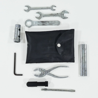 HONDA CBR125 CBR125R JC34 Werkzeug Bordwerkzeug Werkzeugtasche nur 9402km