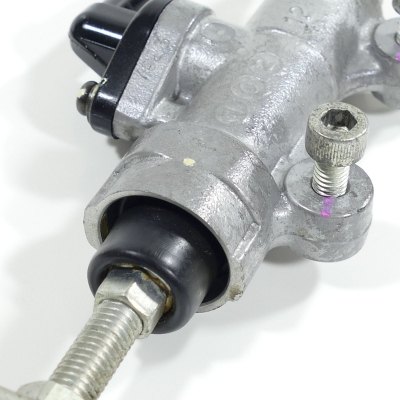 Honda (Original OE) - HONDA CBR125 CBR125R JC39 Bremspumpe hinten Fußbremspumpe nur 7881km - Bild 3 von 6