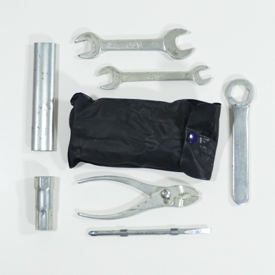 HONDA CBR125 CBR125R JC39 Werkzeug Bordwerkzeug Werkzeugtasche nur 7881km