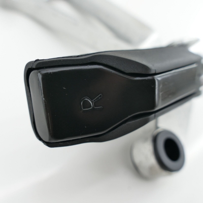 Honda (Original OE) - HONDA CBR125 CBR125R JC39 Fußraste hinten rechts Fußrastenanlage UNFALLFREI - Bild 4 von 6