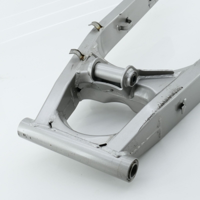 Suzuki (Original OE) - SUZUKI GSF600 GSF600S WVA8 Schwinge Hinterradschwinge UNFALLFREI - Bild 2 von 6