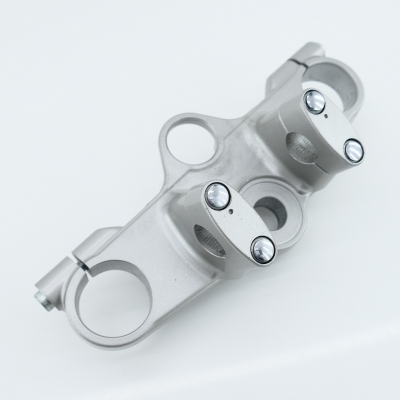 SUZUKI GSF600S WVA8 Gabelbrücke oben obere Brücke Gabel UNFALLFREI