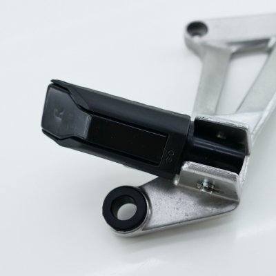 Honda (Original OE) - HONDA CBR125 CBR125R JC39 Fußraste hinten rechts Fußrastenanlage UNFALLFREI - Bild 4 von 6