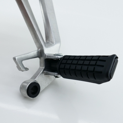 Honda (Original OE) - HONDA CBR125 CBR125R JC39 Fußraste hinten rechts Fußrastenanlage UNFALLFREI - Bild 5 von 6