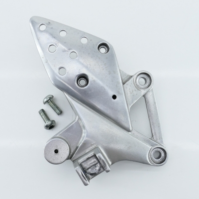 HONDA CBR125 CBR125R JC34 Fußrastenhalter Fußrastenplatte rechts Fußrastenträger
