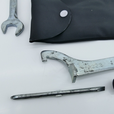 Suzuki (Original OE) - SUZUKI GSF600 GSF600S WVA8 Werkzeug Bordwerkzeug Werkzeugtasche nur 19007km - Bild 2 von 5