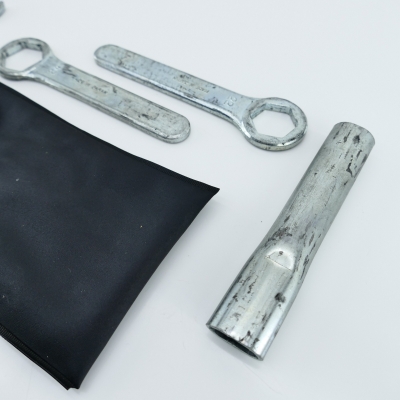 Suzuki (Original OE) - SUZUKI GSF600 GSF600S WVA8 Werkzeug Bordwerkzeug Werkzeugtasche nur 19007km - Bild 4 von 5