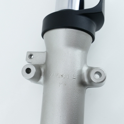 Suzuki (Original OE) - SUZUKI GSF600 GSF600S WVA8 SHOWA Gabel Gabelholm Telegabel links nur 19007km - Bild 6 von 7