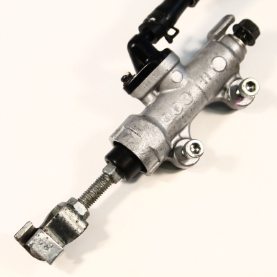 Honda (Original OE) - HONDA CBR CBR125 CBR125R JC39 Bremspumpe hinten Fußbremspumpe nur 4100km - Bild 2 von 5